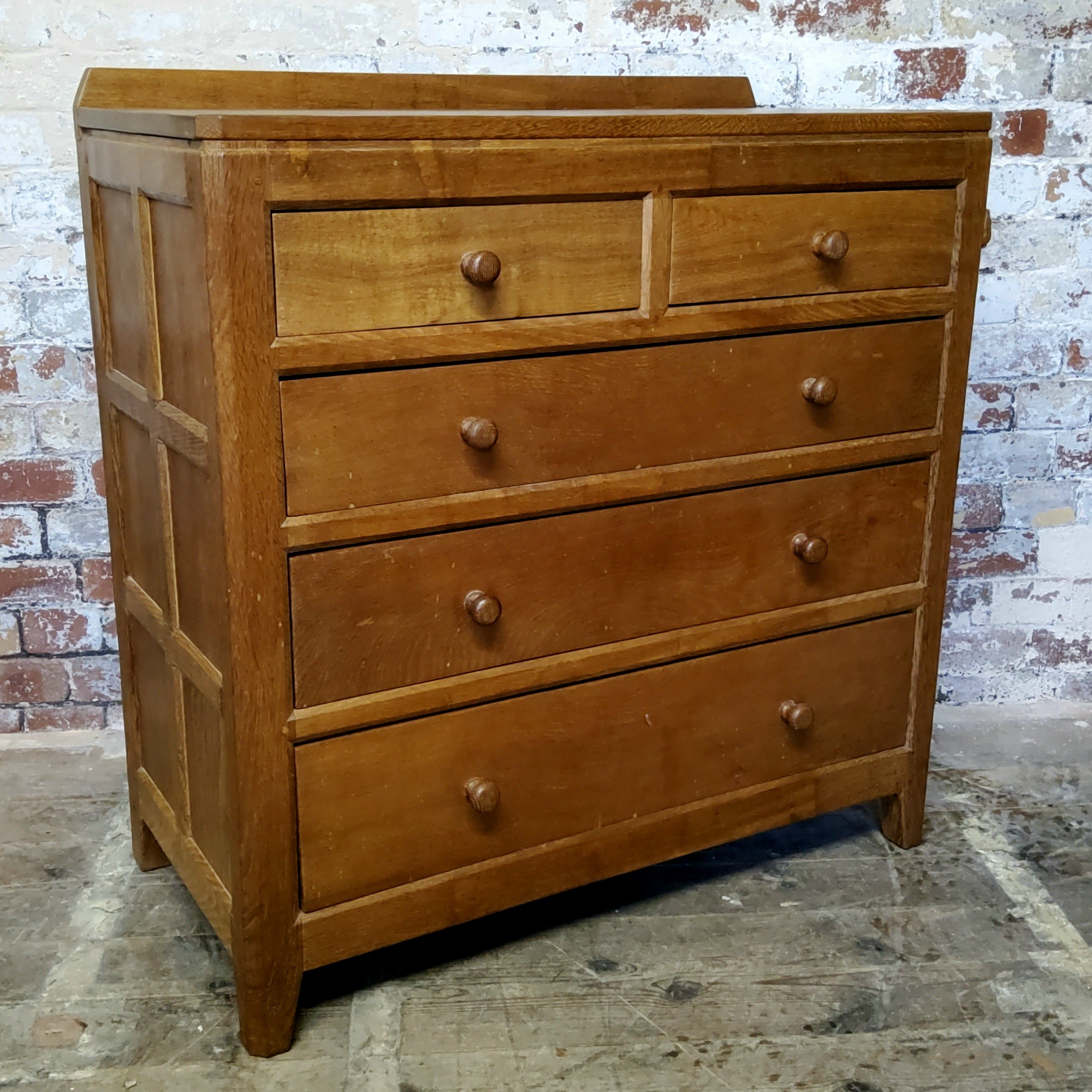 Rabbitman Peter Heap (Wetwang) A English Golden Oak Chest Of Drawers